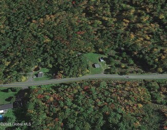 600 Madonna Lake Rd, Cropseyville, NY 12052