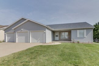 209 Pheasant Ln, Hudson, IL 61748