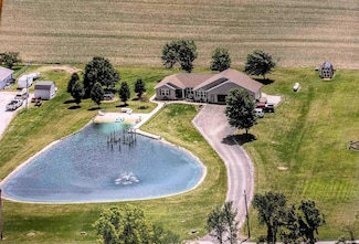 1247 W Division Rd, Huntington, IN 46750
