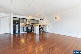 281 Park St Unit 5E, Hackensack, NJ 07601