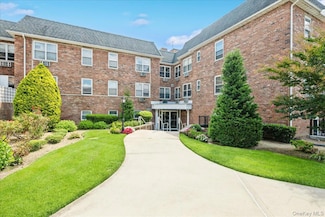 2 Fowler Ave Unit 206, Lynbrook, NY 11563