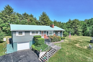 136 Willowbrook Rd, Surprise, NY 12176