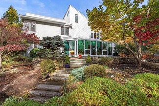 12 Camelot Ln, Medfield, MA 02052