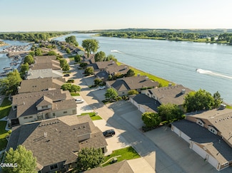 932 Southport Loop, Bismarck, ND 58504