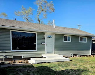 1128 Oak Cir, Salina, KS 67401