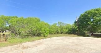 255 Fern Hollow Dr, Jourdanton, TX 78026