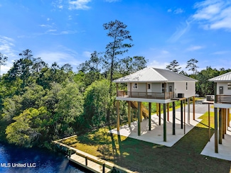 10064 Bayou View Dr E, Bay St. Louis, MS 39520