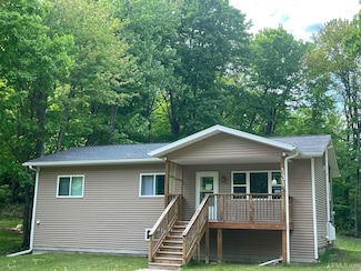 131 Midway Dr, Negaunee, MI 49866