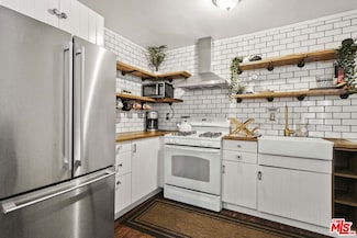 1414 W 54th St, Los Angeles, CA 90062