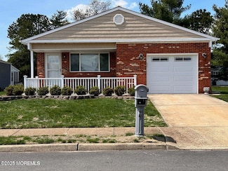 7 Carlsbad Dr, Toms River, NJ 08757