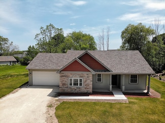 1255 Westwood Dr, Grafton, WI 53024
