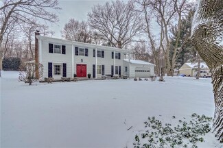 6 Torwood Cir, Pittsford, NY 14534