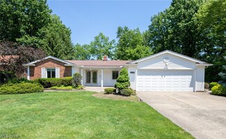 24725 Dundee Dr, Cleveland, OH 44143