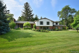 1749 Timson Ln, Bloomfield Hills, MI 48302