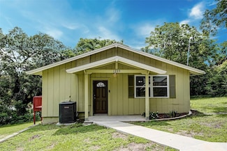 1335 E 3rd Ave, Mount Dora, FL 32757