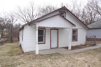 811 S Woodbury St, Independence, MO 64050