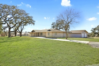9527 Windwood Dr, Boerne, TX 78006