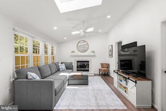 118 Tulip Dr, Gaithersburg, MD 20877