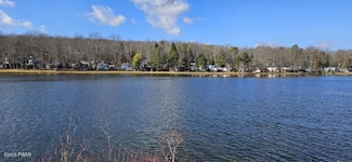 112 Lake Dr S, Milford, PA 18337