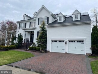 8 Julie Dr, Northfield, NJ 08225