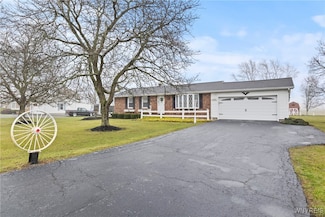 4466 Beach Ridge Rd, Lockport, NY 14094