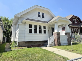 4905 N 37th St, Milwaukee, WI 53209