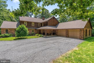 7270 Locust Run Dr, Marshall, VA 20115