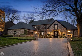 54 Belle Meade St, Grosse Pointe Shores, MI 48236