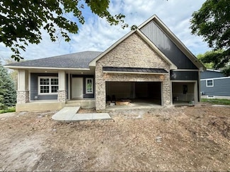8001 Petunia St, Victoria, MN 55386