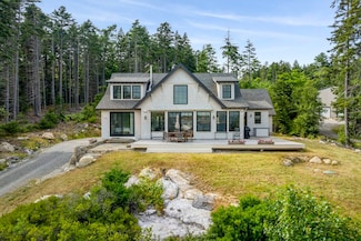4 Harbor Ledge Ln, Southport, ME 04576