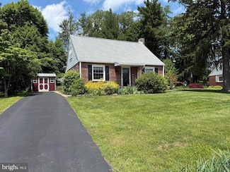 359 Mcmull Dr, Wayne, PA 19087