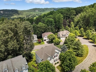 6 Bowers Dr, Hackettstown, NJ 07840