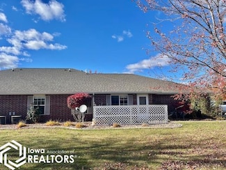 1806 E Maple Grove Ln, Mount Pleasant, IA 52641