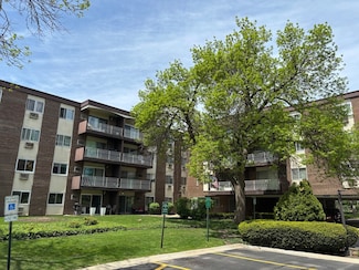 1331 S Finley Rd Unit 114, Lombard, IL 60148