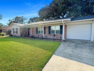 1595 N 23rd St, Beaumont, TX 77706