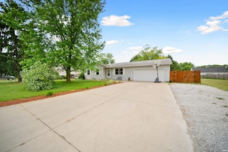 901 N Timberline Cir E, Warsaw, IN 46582