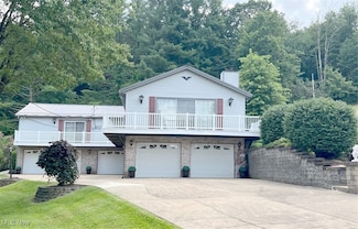 411 E Mohawk Dr, Malvern, OH 44644