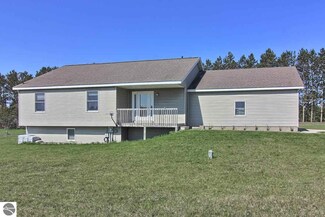 18001 Virginia Cir, Interlochen, MI 49643