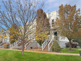 2157 New Town Dr NE Unit 10, Grand Rapids, MI 49525