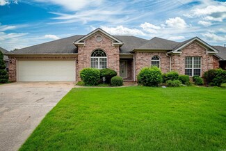 11 Congressional Dr, Little Rock, AR 72210