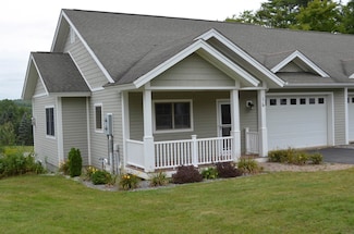 16 Stonehenge Cir, Northfield, NH 03276
