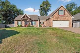 129 Settlers Ct, Palestine, TX 75801