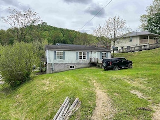 209 Thomas Ave, Nutter Fort, WV 26301