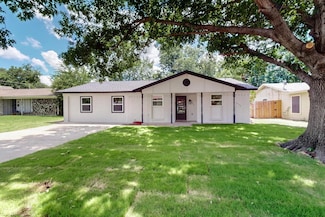 1822 Robinson St, Irving, TX 75060