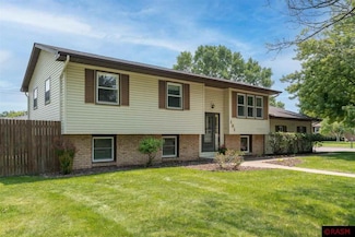 101 Marabou Dr, Mankato, MN 56001