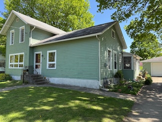 27 Hawley St, Quincy, MI 49082
