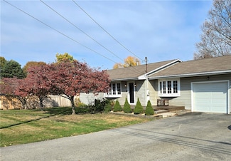 372 Pleasant Dr, Aliquippa, PA 15001