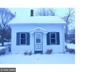 481 1st St N, Winsted, MN 55395