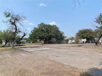 1019 E Sinton St, Sinton, TX 78387
