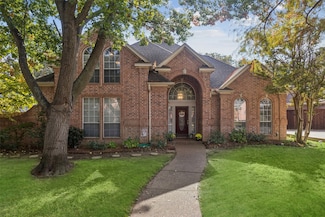 1625 Oak Creek Dr, Hurst, TX 76054